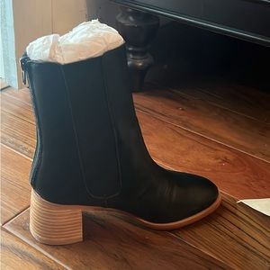 Oasis Society Black Bootie Like New